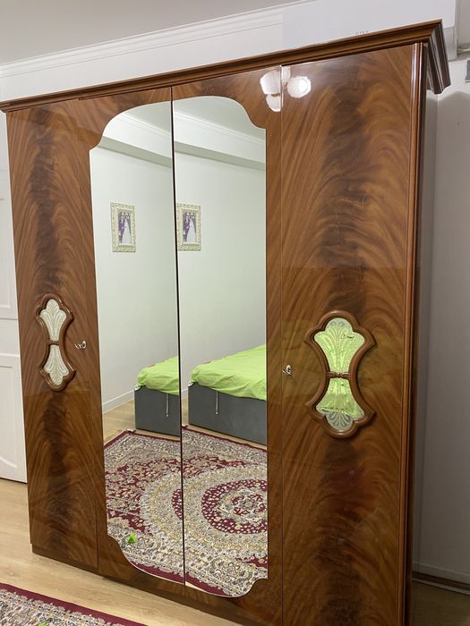 Продается спальный гарнитур без кровати.Шифоньер для однжды.