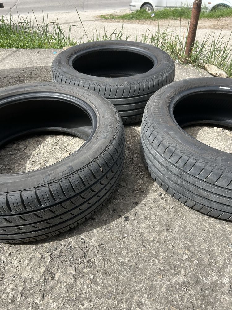 Летни гуми 215/55/17 - Bridgstone 2 бр. И Pirelli 1 бр.