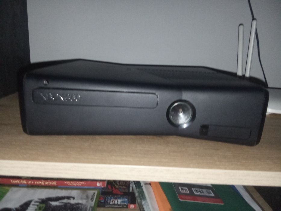 Vând Xbox 360!!!