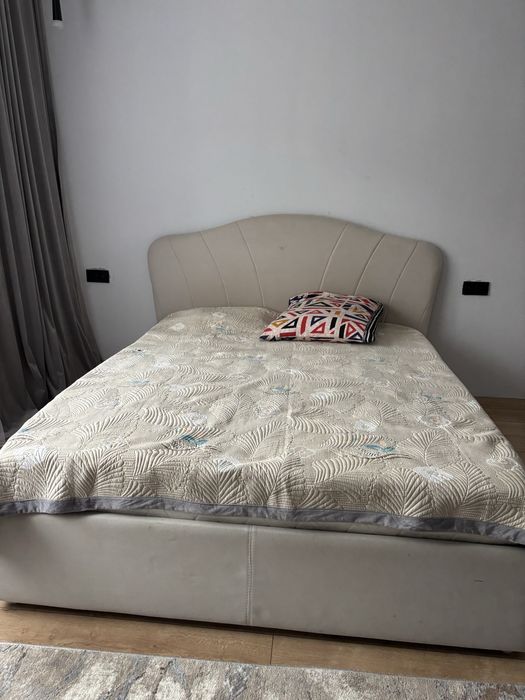 Продаю двуспальную кровать