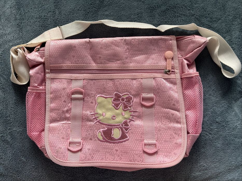 Розова чанта Hello Kitty – подходяща за майка или дете