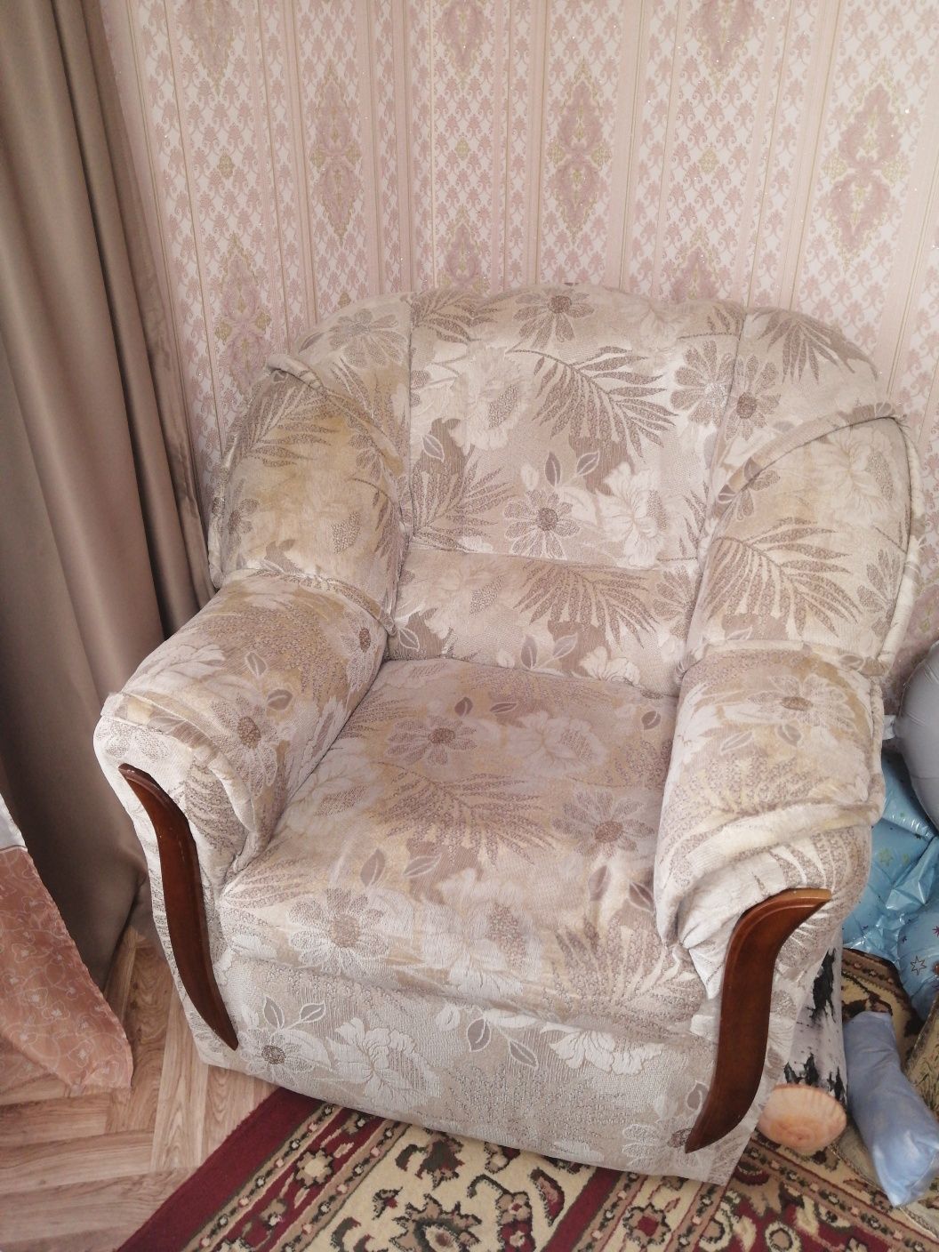 Продам диван с креслом
