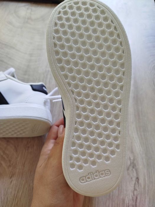 Маратонки Adidas, номер 30