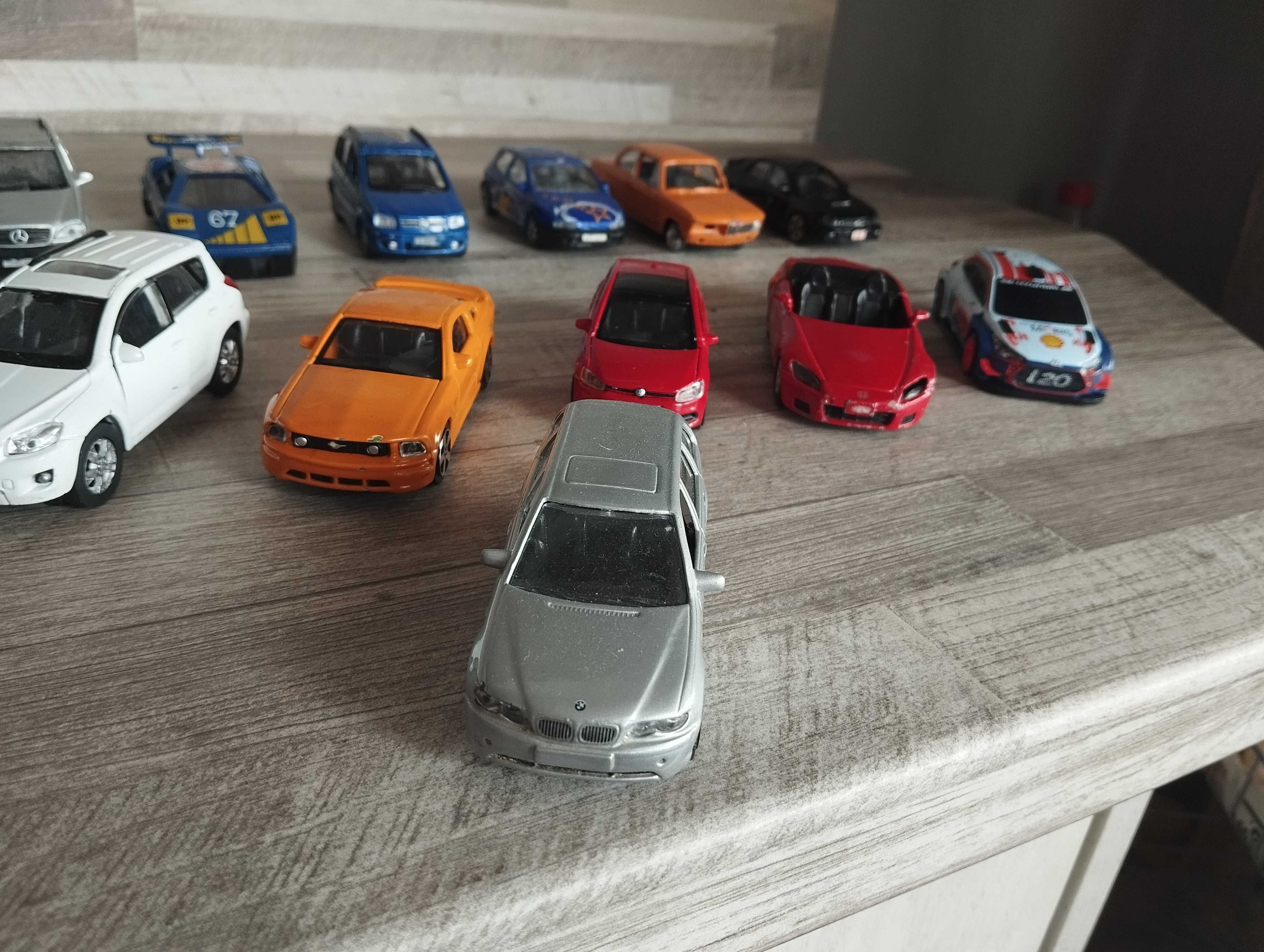 Продавам метални колички Burago,Welly,Maisto,Hotwheels