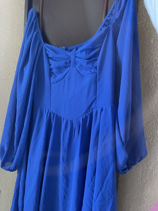 Тъмно синя рокля