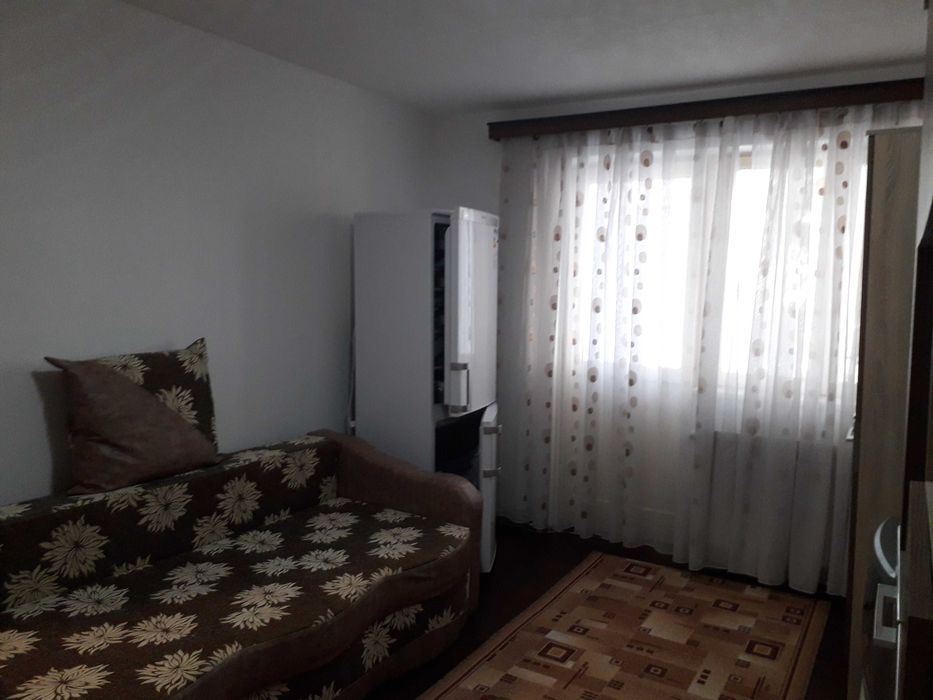 Închiriez apartament 2 camere Piața Mică