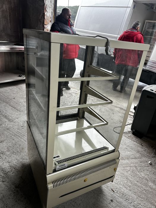 Хладиллна витрина сладкарска