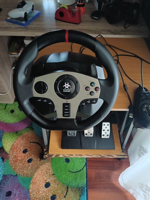 Vând volan PS4!!
