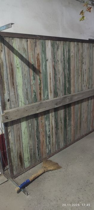 Темир кровать топчан сотилади, размери 3×2. Холати уртача