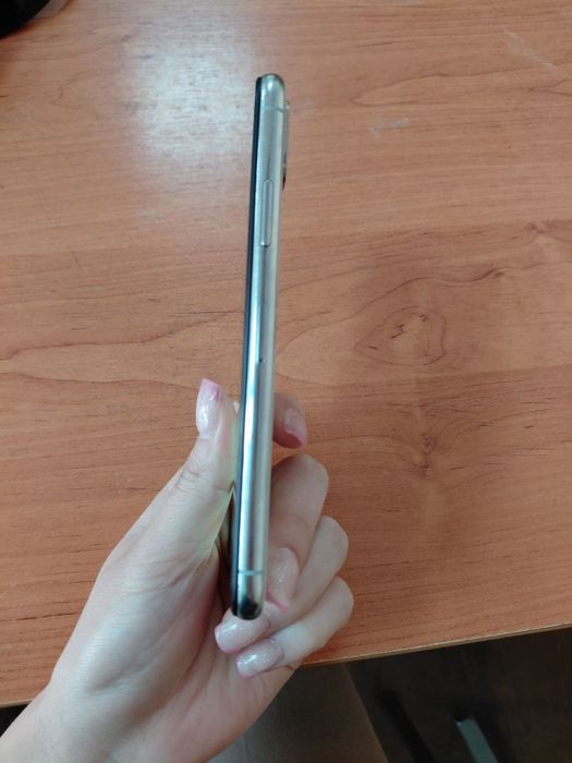 Iphone x.
