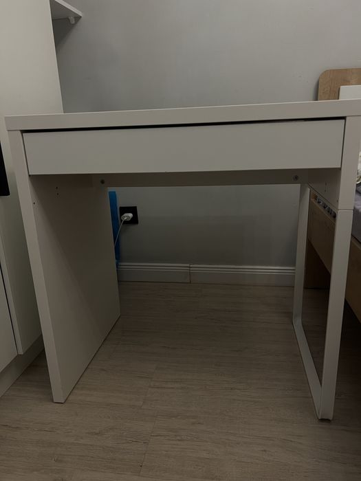 Туалетный столик/стол для учебы