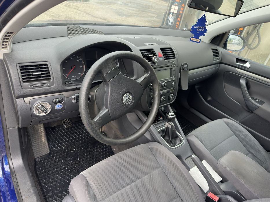 Golf v 2.0TDI.