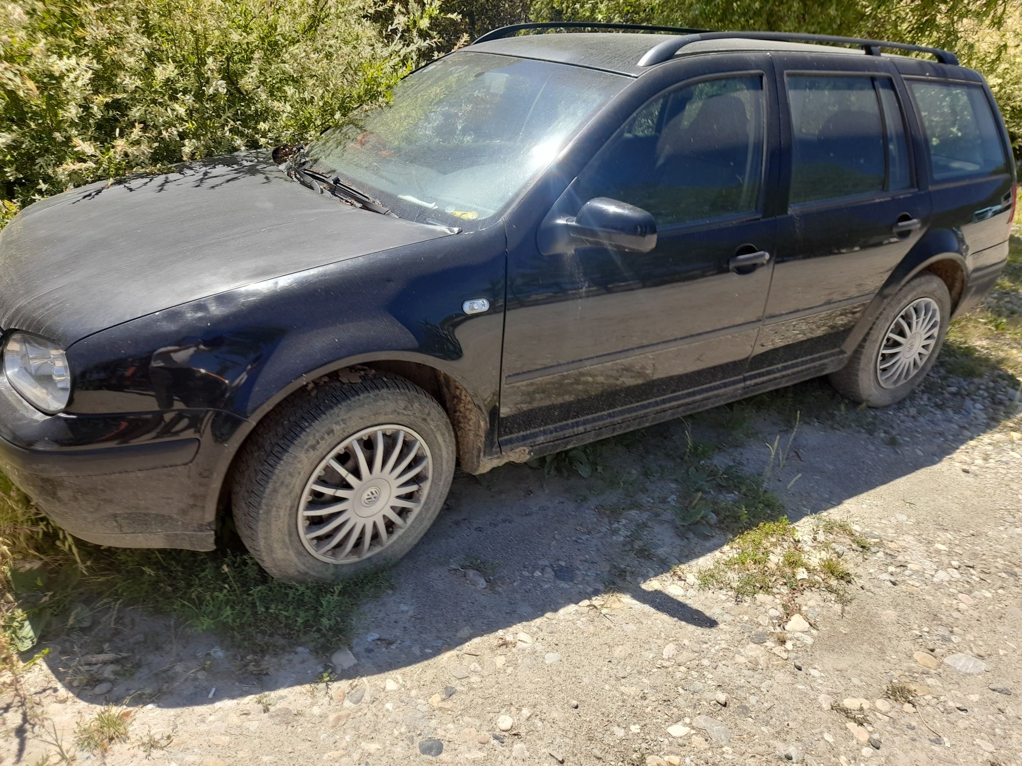 Vînd volsvaghen golf anul 2004 motor 1.9 diesel. ITP FĂCUT RECENT