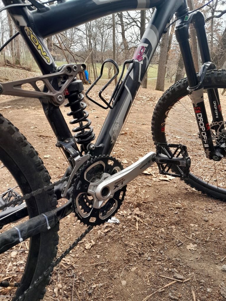 Vând bicicletă Kona full suspension