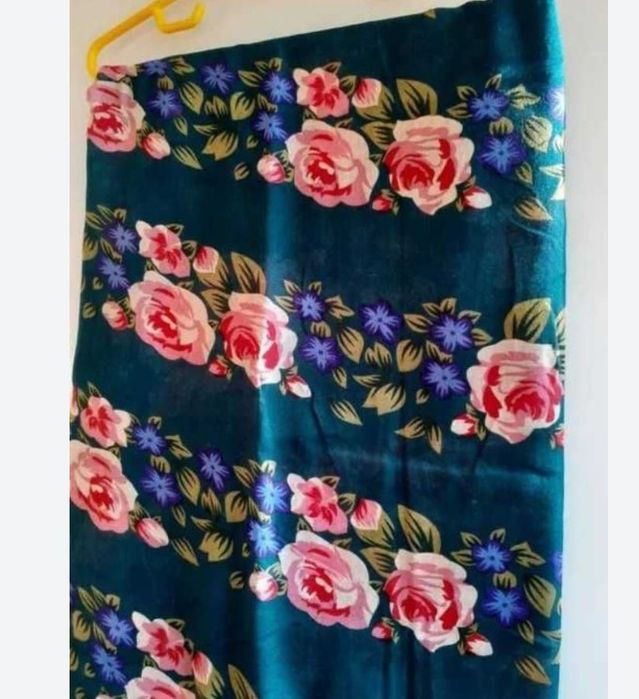 Eșarfă de damă verde cu trandafiri roz