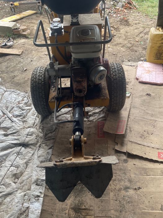 Miniexcavator cățărător planuri înclinate