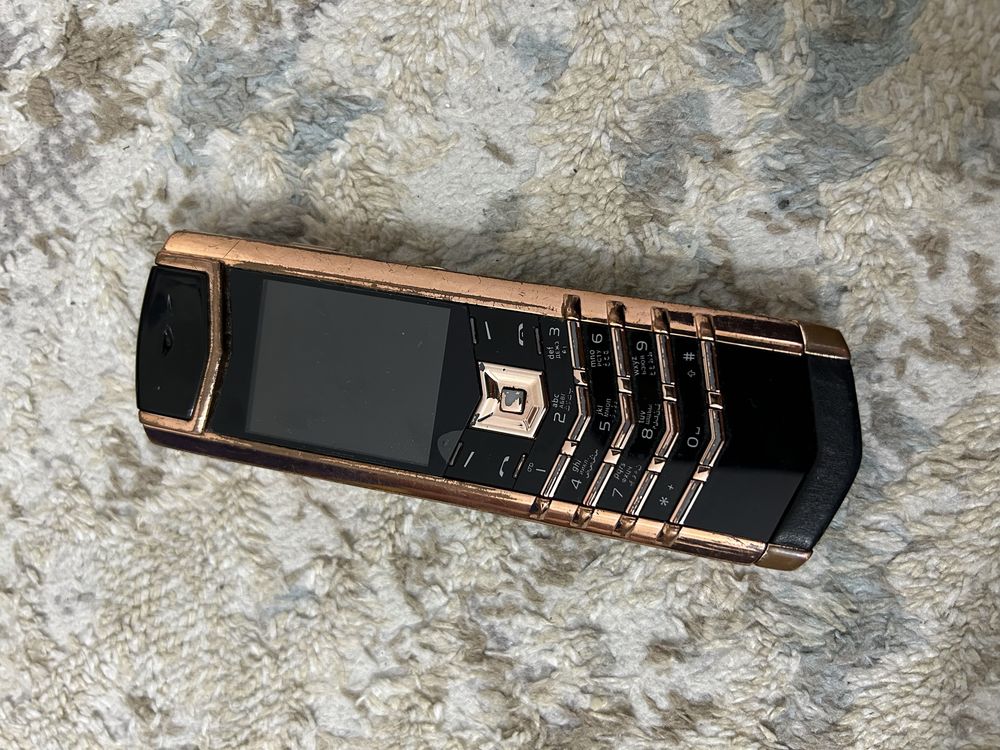 Продам телефон Vertu