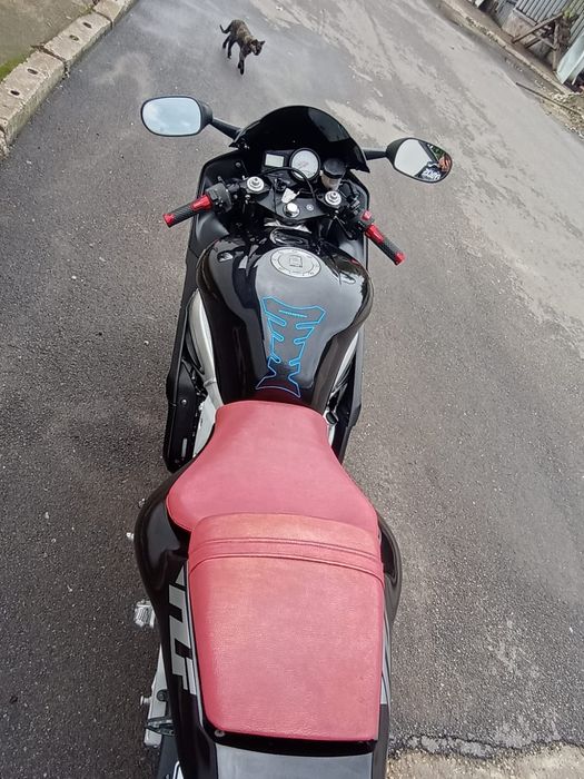 Yamaha r6 2003 .