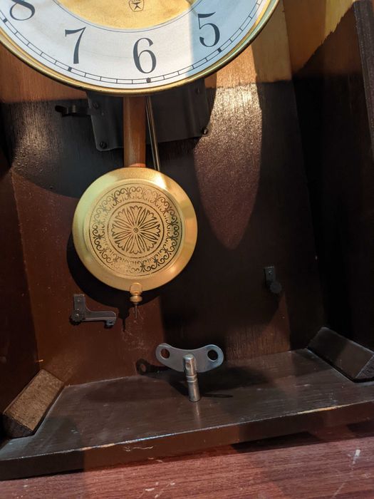 Настенные часы с боем.