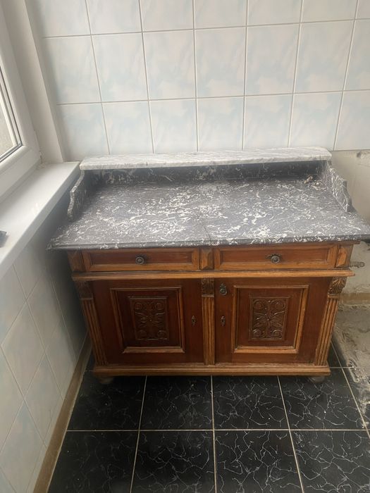 Comoda din lemn masiv , stare buna