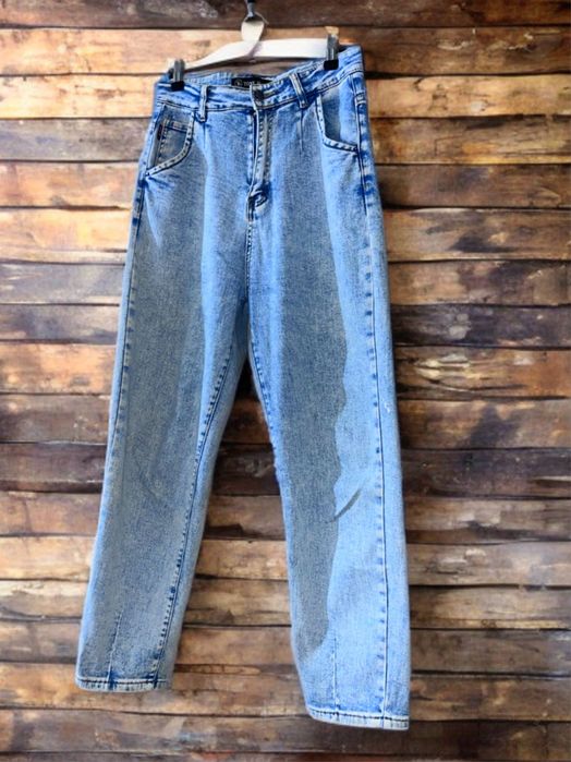 Голубые женские джинсы