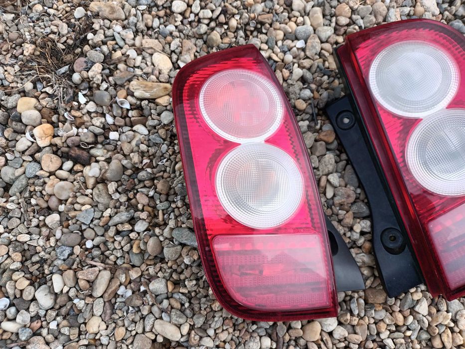 ляв и десен стоп за нисан микра к12 NISSAN MICRA K12