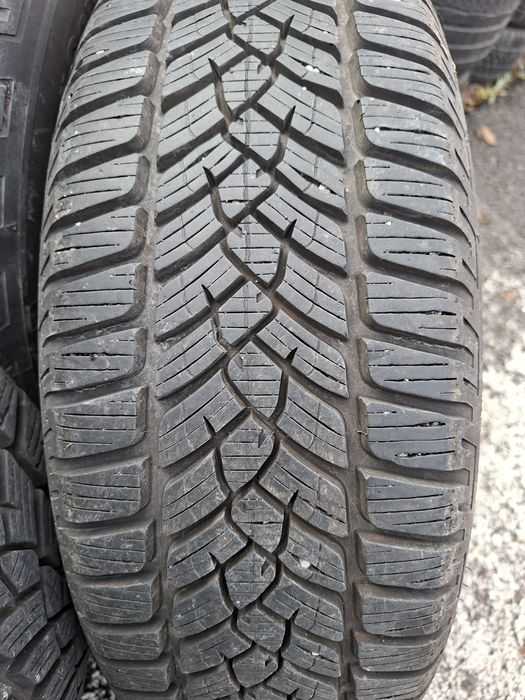 -Vând roată de rezerva 215/65 R16 cu anvelopa IARNĂ-