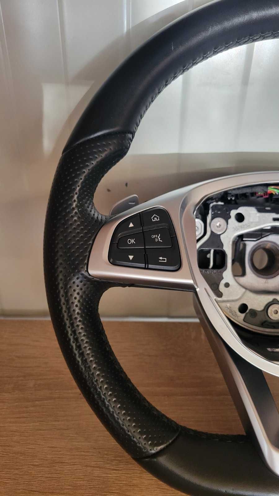 Продавам много запазен волан MERCEDES AMG W205 W213 CLS CLA 2015-2019