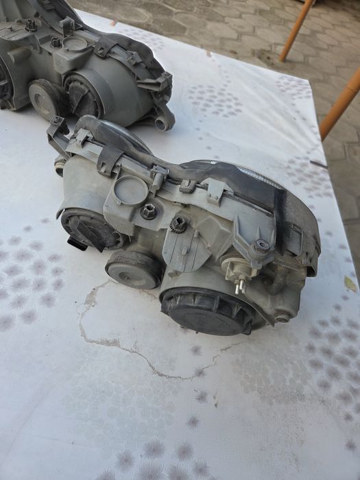 Продавам зимни гуми и фарове за Mercedes CLK W208
