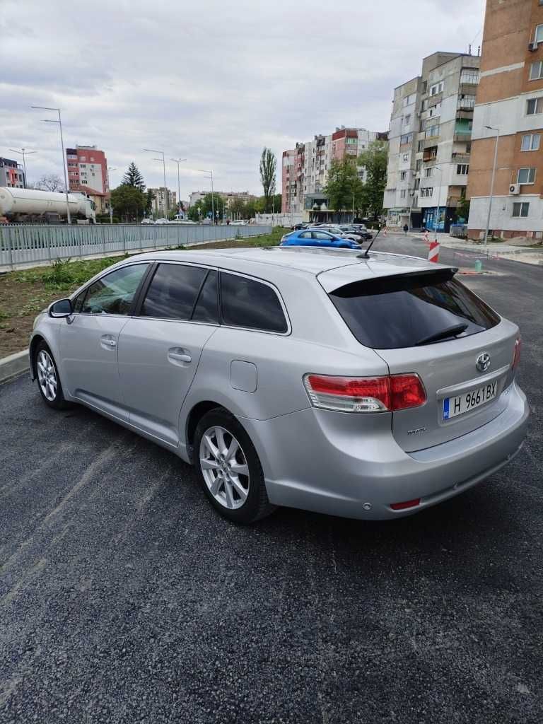 Продавам Тойота Авенсис Т27