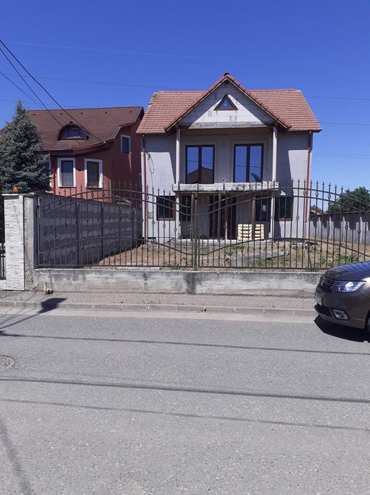 Vând casa semifinisata