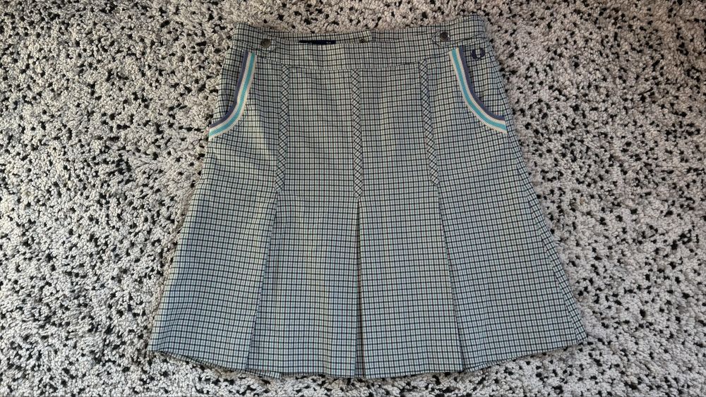 Нова пола Fred Perry размер 36