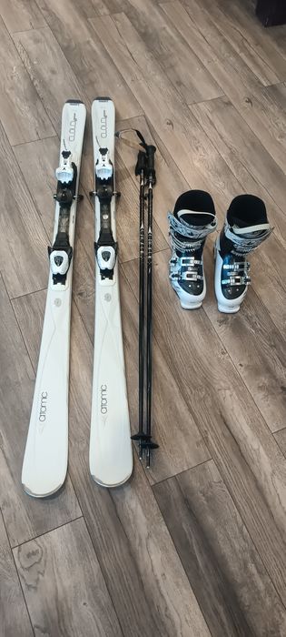 Горные лыжи и ботинки Atomic комплект