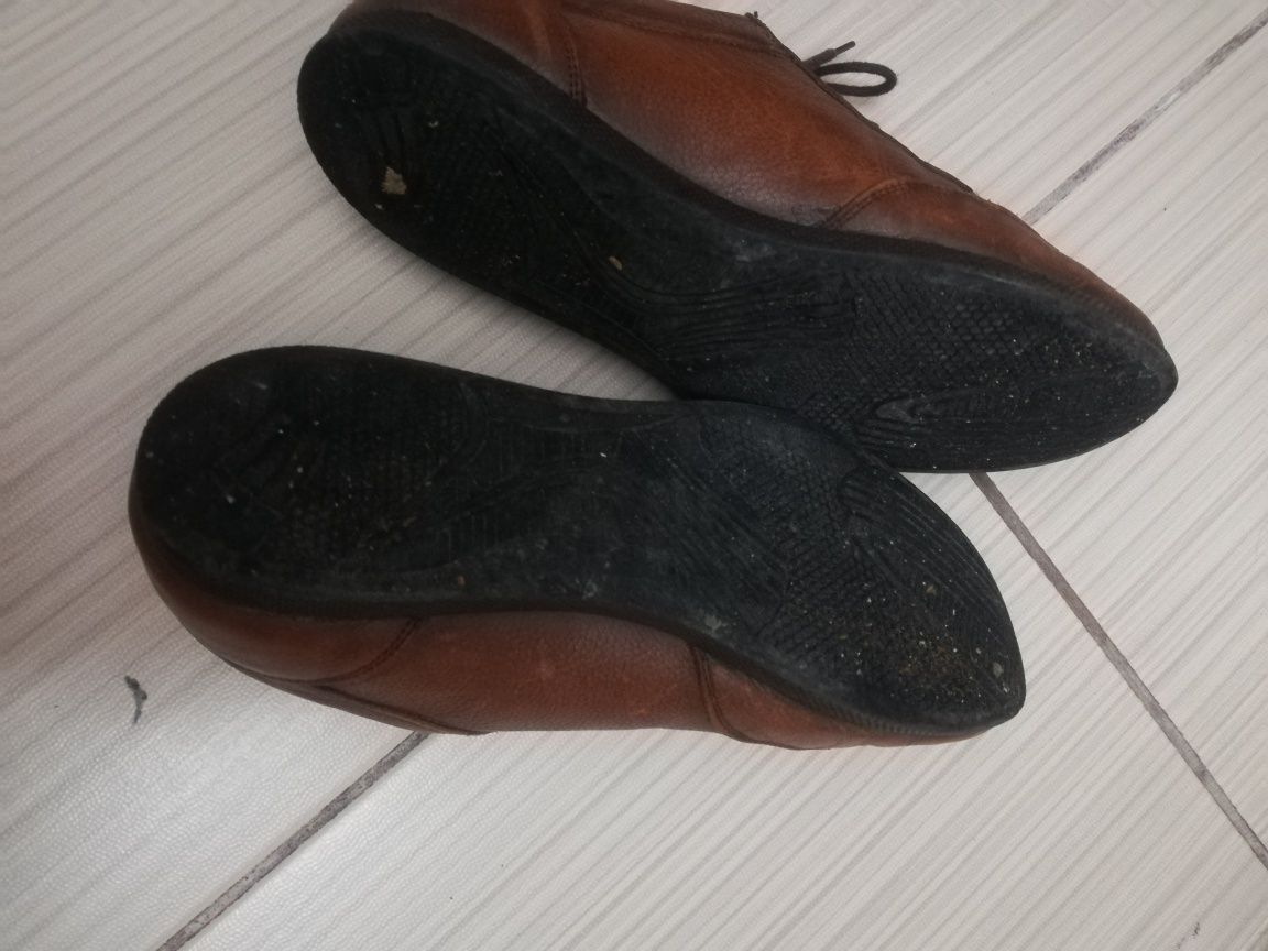 Vând pantofi piele naturala neteda