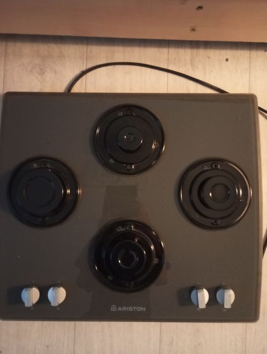 Продам газовую варочную панель "Ariston"