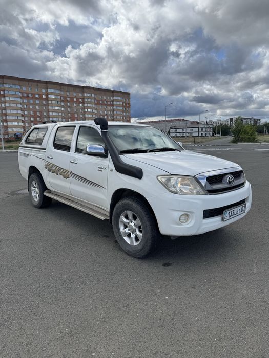 Toyota hilux 2010год