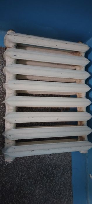 Radiatr 8 qovurg'ali chugunniy