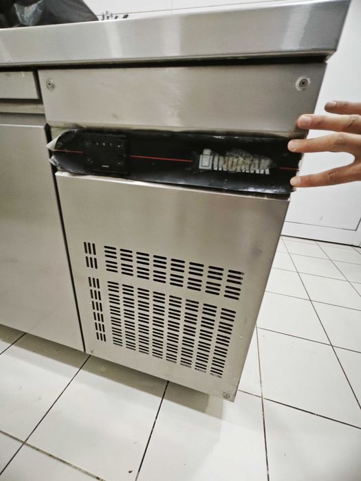 Професионални хладилници и хладилни маси на половин цена