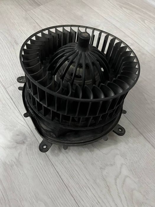 Продам вентилятор печки мерседес w220 
Цена 25 000 тг