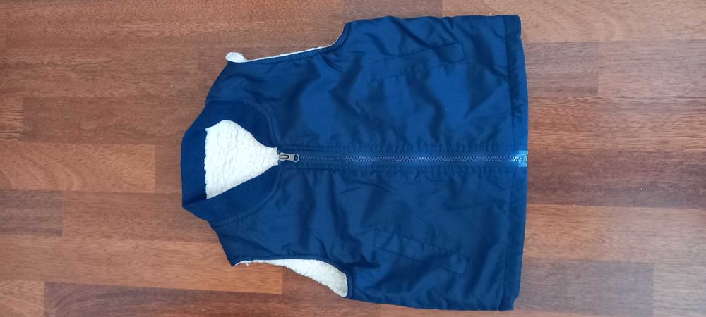 Безрукавка (жилетка) детская тёплая на 2-4 года. Новая. Недорого!