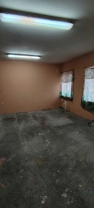 Самостоятелна сграда с навес и гараж-с.Войводово