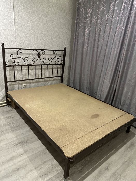 Продам кровать кованный