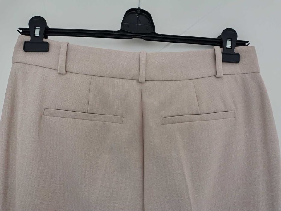 Нов бежов панталон на Hallhuber