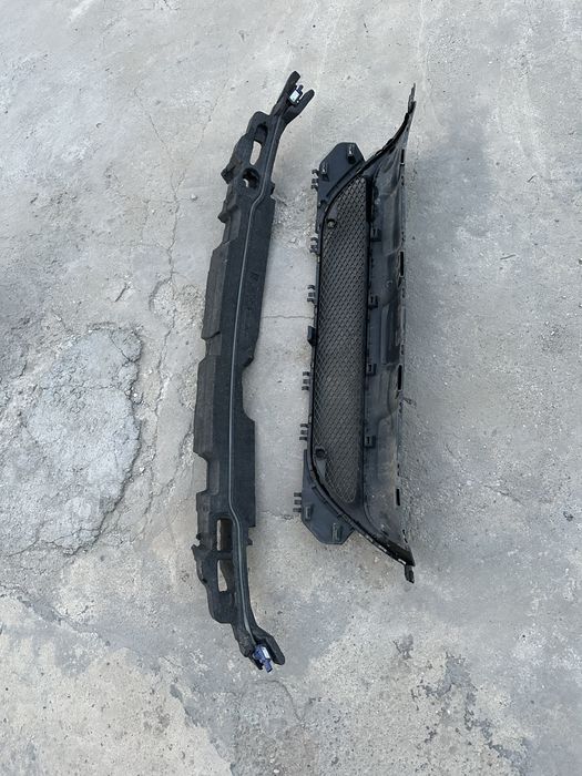 Grilă inferioară bară față mercedes gla x156.cod:a1568858600.