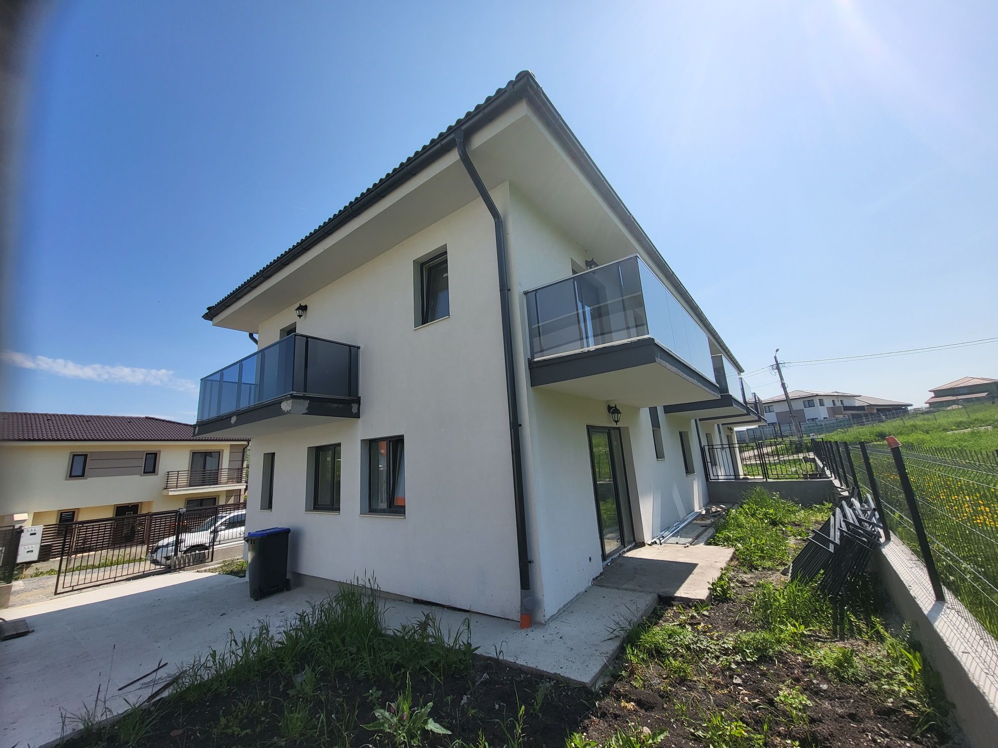 Casă duplex la ASFALT  120mp 250mp curte 17mp terase/balcoane 2 locuri