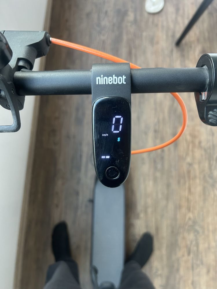 Segway Ninebot F35 - eлектирческа тротинетка, 30 км/ч, 40 км обхват