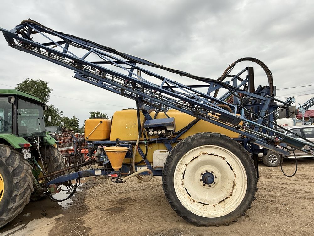 Hardi Mega 24/28m ;1200l an 2004 / Caruelle Prima
