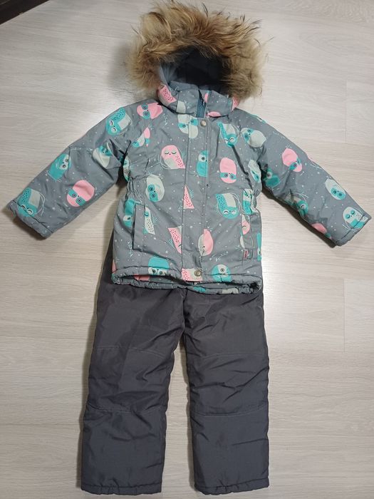 Продам зимний комбинезон на девочку
