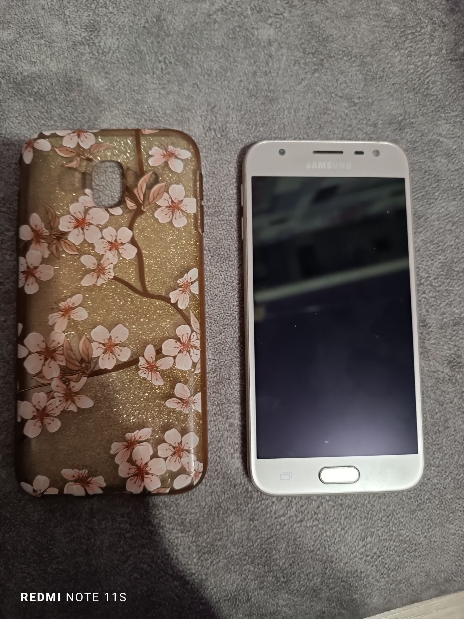 Смартфон Samsung J3