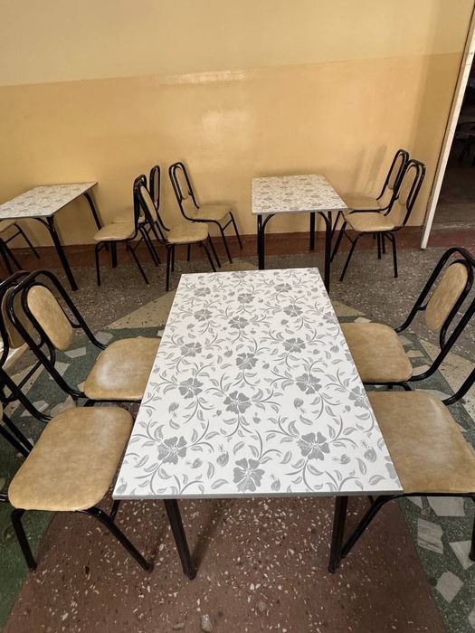 Продаётся стол и стулья